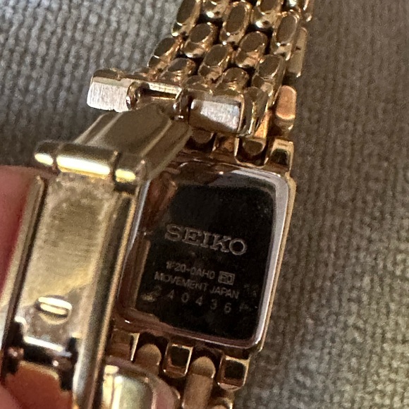 Seiko Gold Rectangular Watch - Picture 3 of 5